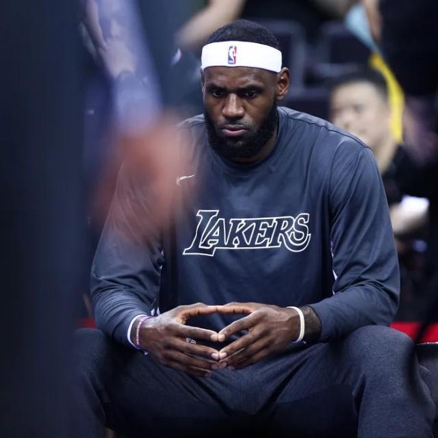 开云体育-詹姆斯主动道歉扛起责任 他保证球队会打得更好！